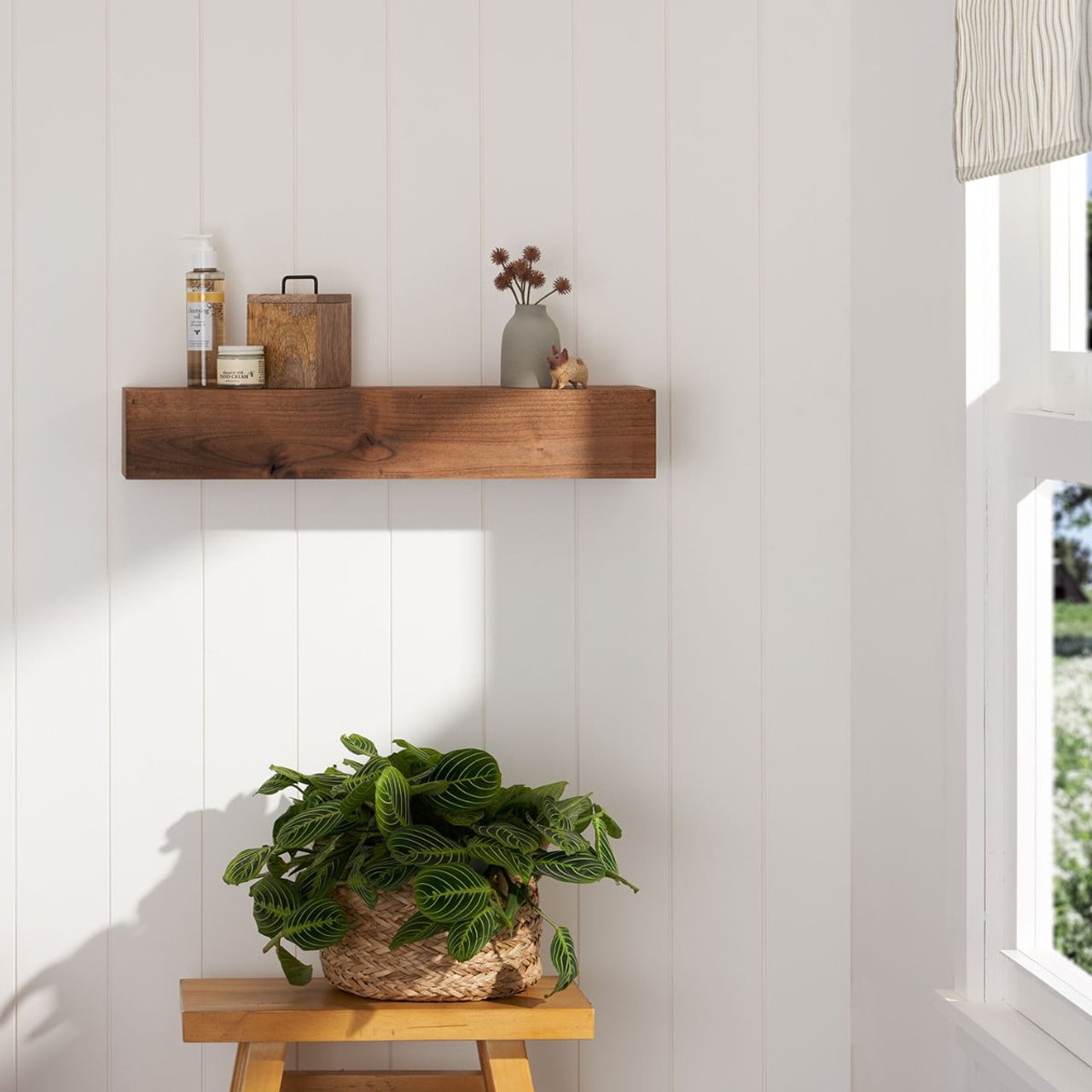 DRAKESTONE Farmhouse Floating Shelf - Walnut