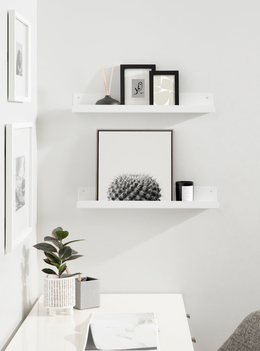 Kate and Laurel Mezzo Modern Metal Floating Shelves, Set of 2, 24, White, Photo Display Ledge